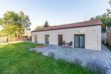 Pohled na&nbsp;rodinný dům Slatina 241 ze zahrady